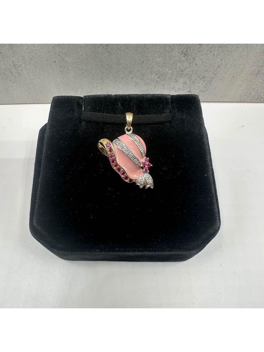 Estate Hat Pendant in 10kt Yellow Gold - 0.08ctw Pink Ruby, 0.02ctw Diamonds